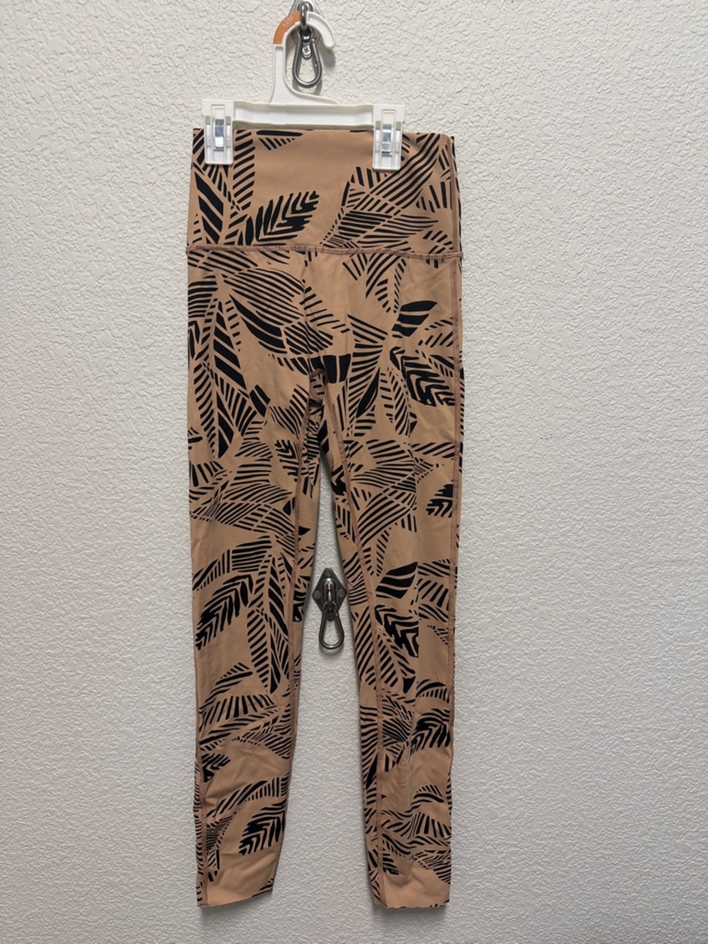 Aerie Tan Leaf-Print Leggings small